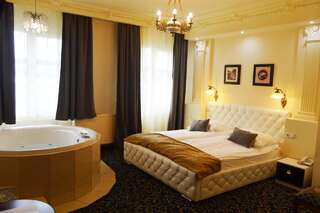 Отель Hotel Venecia Palace Михаловице Люкс с гидромассажной ванной-1
